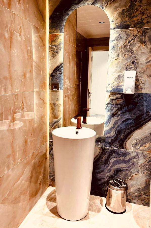 Fifty5 Suite Hotel 马尔马里斯 外观 照片